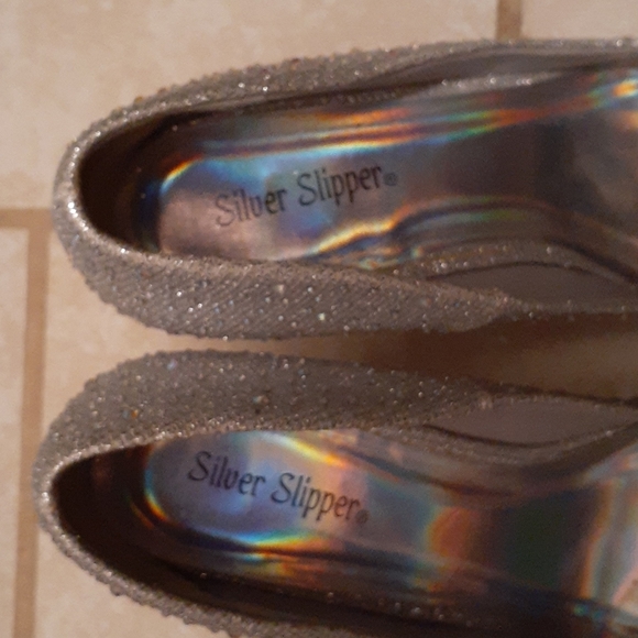 Heels - Picture 2 of 3